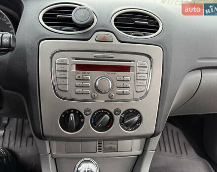 Серый Форд Фокус, объемом двигателя 1.6 л и пробегом 224 тыс. км за 4200 $, фото 29 на Automoto.ua