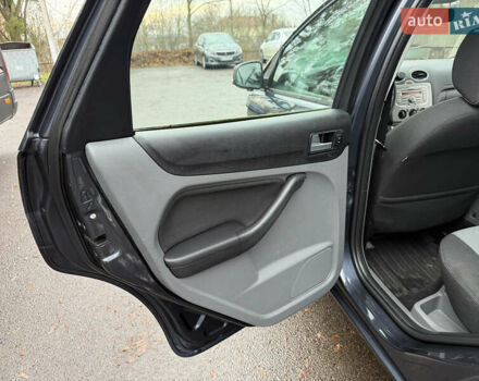 Серый Форд Фокус, объемом двигателя 1.6 л и пробегом 224 тыс. км за 4200 $, фото 27 на Automoto.ua