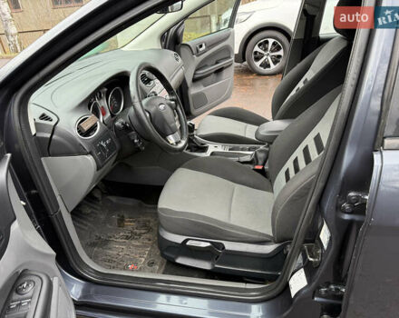 Серый Форд Фокус, объемом двигателя 1.6 л и пробегом 224 тыс. км за 4200 $, фото 20 на Automoto.ua