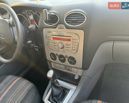 Серый Форд Фокус, объемом двигателя 1.6 л и пробегом 173 тыс. км за 5300 $, фото 9 на Automoto.ua