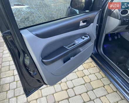 Серый Форд Фокус, объемом двигателя 1.8 л и пробегом 287 тыс. км за 5200 $, фото 27 на Automoto.ua