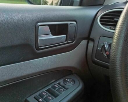 Серый Форд Фокус, объемом двигателя 2 л и пробегом 286 тыс. км за 5600 $, фото 10 на Automoto.ua