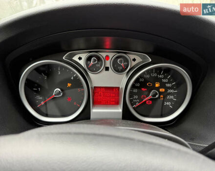 Серый Форд Фокус, объемом двигателя 1.6 л и пробегом 224 тыс. км за 4200 $, фото 31 на Automoto.ua