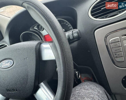 Серый Форд Фокус, объемом двигателя 1.6 л и пробегом 175 тыс. км за 4750 $, фото 35 на Automoto.ua