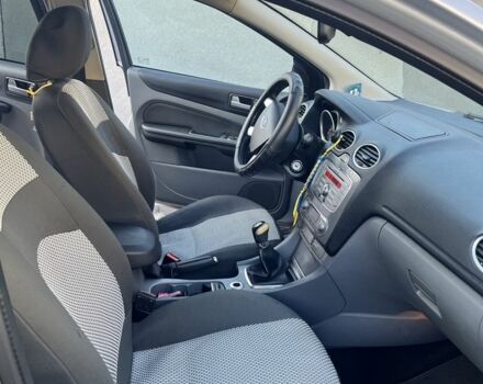 Серый Форд Фокус, объемом двигателя 1.8 л и пробегом 356 тыс. км за 4800 $, фото 5 на Automoto.ua