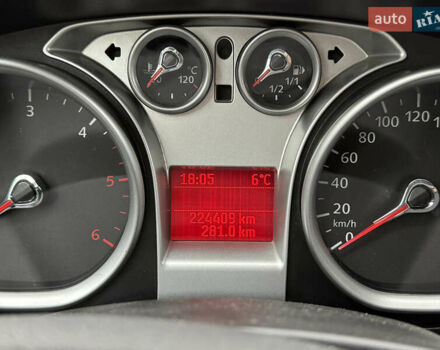 Серый Форд Фокус, объемом двигателя 1.6 л и пробегом 224 тыс. км за 4200 $, фото 30 на Automoto.ua