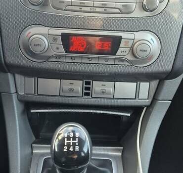 Серый Форд Фокус, объемом двигателя 1.8 л и пробегом 239 тыс. км за 5600 $, фото 15 на Automoto.ua