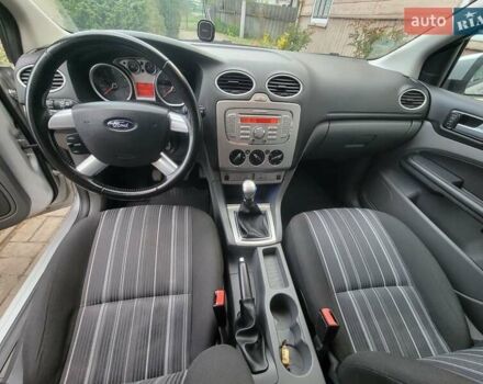Серый Форд Фокус, объемом двигателя 1.6 л и пробегом 257 тыс. км за 5600 $, фото 2 на Automoto.ua