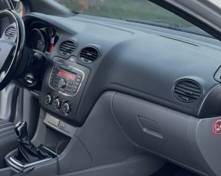 Серый Форд Фокус, объемом двигателя 1.6 л и пробегом 243 тыс. км за 4650 $, фото 12 на Automoto.ua