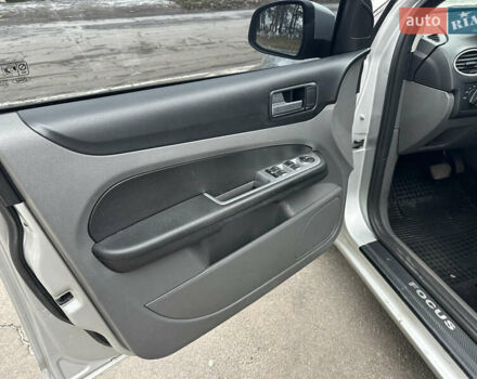 Серый Форд Фокус, объемом двигателя 2 л и пробегом 165 тыс. км за 7300 $, фото 27 на Automoto.ua