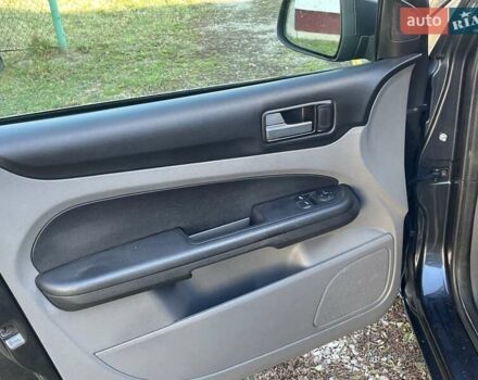 Серый Форд Фокус, объемом двигателя 1.6 л и пробегом 234 тыс. км за 5500 $, фото 15 на Automoto.ua