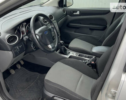 Серый Форд Фокус, объемом двигателя 1.6 л и пробегом 210 тыс. км за 6500 $, фото 6 на Automoto.ua