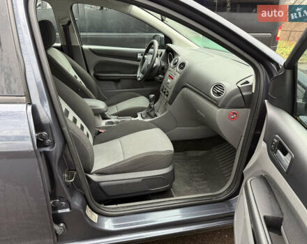 Серый Форд Фокус, объемом двигателя 1.6 л и пробегом 224 тыс. км за 4200 $, фото 14 на Automoto.ua