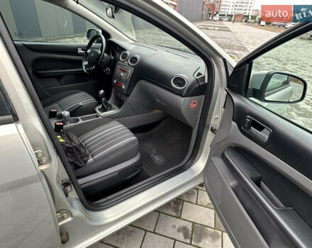 Сірий Форд Фокус, об'ємом двигуна 1.6 л та пробігом 258 тис. км за 5700 $, фото 24 на Automoto.ua