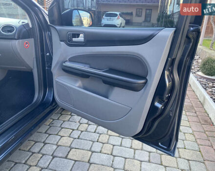 Серый Форд Фокус, объемом двигателя 1.8 л и пробегом 287 тыс. км за 5200 $, фото 26 на Automoto.ua