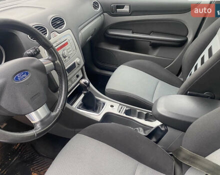 Серый Форд Фокус, объемом двигателя 1.8 л и пробегом 225 тыс. км за 4000 $, фото 7 на Automoto.ua