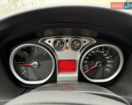 Серый Форд Фокус, объемом двигателя 1.6 л и пробегом 224 тыс. км за 4200 $, фото 32 на Automoto.ua