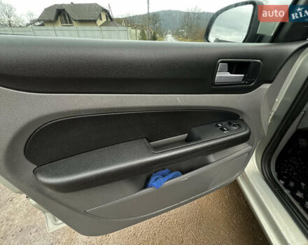 Сірий Форд Фокус, об'ємом двигуна 1.6 л та пробігом 270 тис. км за 3999 $, фото 10 на Automoto.ua
