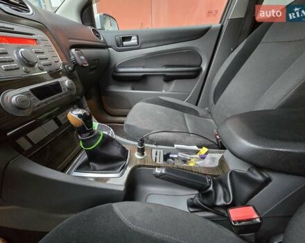 Форд Фокус 2009 у Тернополі на Automoto.ua Сірий Форд Фокус, об'ємом двигуна 1.8 л та пробігом 286 тис. км за 4200 $, фото 6 на Automoto.ua