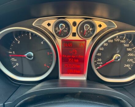 Серый Форд Фокус, объемом двигателя 1.6 л и пробегом 257 тыс. км за 6000 $, фото 9 на Automoto.ua