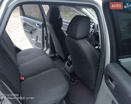 Серый Форд Фокус, объемом двигателя 1.6 л и пробегом 299 тыс. км за 5200 $, фото 8 на Automoto.ua