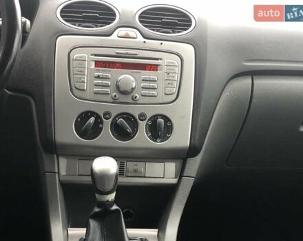 Серый Форд Фокус, объемом двигателя 1.6 л и пробегом 200 тыс. км за 4999 $, фото 2 на Automoto.ua