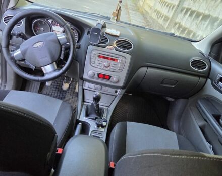 Серый Форд Фокус, объемом двигателя 1.8 л и пробегом 327 тыс. км за 4950 $, фото 9 на Automoto.ua