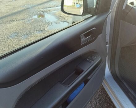 Серый Форд Фокус, объемом двигателя 1.6 л и пробегом 300 тыс. км за 5500 $, фото 6 на Automoto.ua