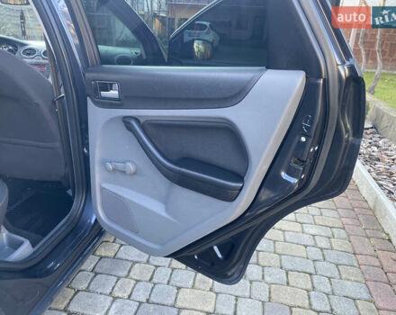 Серый Форд Фокус, объемом двигателя 1.8 л и пробегом 287 тыс. км за 5200 $, фото 25 на Automoto.ua