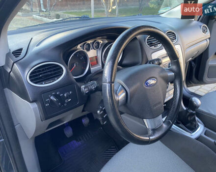 Серый Форд Фокус, объемом двигателя 1.8 л и пробегом 287 тыс. км за 5200 $, фото 17 на Automoto.ua