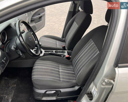 Серый Форд Фокус, объемом двигателя 1.6 л и пробегом 227 тыс. км за 5898 $, фото 11 на Automoto.ua