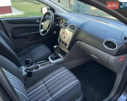 Серый Форд Фокус, объемом двигателя 1.6 л и пробегом 234 тыс. км за 5500 $, фото 14 на Automoto.ua