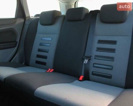 Сірий Форд Фокус, об'ємом двигуна 1.6 л та пробігом 251 тис. км за 3950 $, фото 12 на Automoto.ua