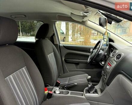 Серый Форд Фокус, объемом двигателя 1.6 л и пробегом 179 тыс. км за 5800 $, фото 7 на Automoto.ua