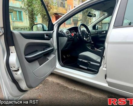 Серый Форд Фокус, объемом двигателя 1.6 л и пробегом 190 тыс. км за 6300 $, фото 8 на Automoto.ua