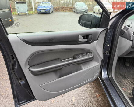 Серый Форд Фокус, объемом двигателя 1.6 л и пробегом 224 тыс. км за 4200 $, фото 24 на Automoto.ua