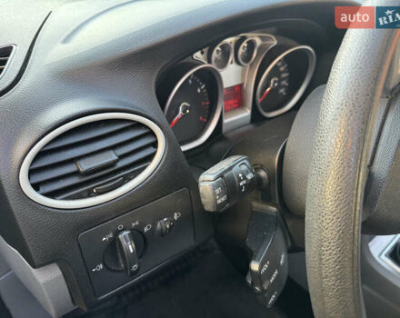 Серый Форд Фокус, объемом двигателя 1.6 л и пробегом 173 тыс. км за 5300 $, фото 13 на Automoto.ua