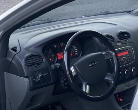 Серый Форд Фокус, объемом двигателя 1.6 л и пробегом 243 тыс. км за 4650 $, фото 16 на Automoto.ua