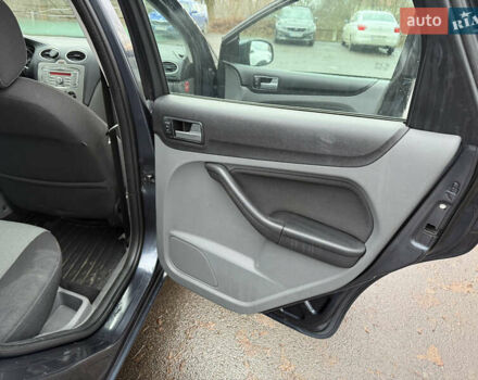 Серый Форд Фокус, объемом двигателя 1.6 л и пробегом 224 тыс. км за 4200 $, фото 18 на Automoto.ua