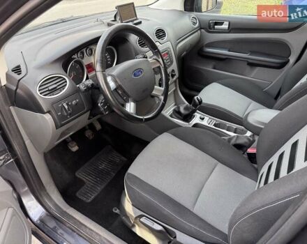 Серый Форд Фокус, объемом двигателя 1.6 л и пробегом 214 тыс. км за 6500 $, фото 6 на Automoto.ua