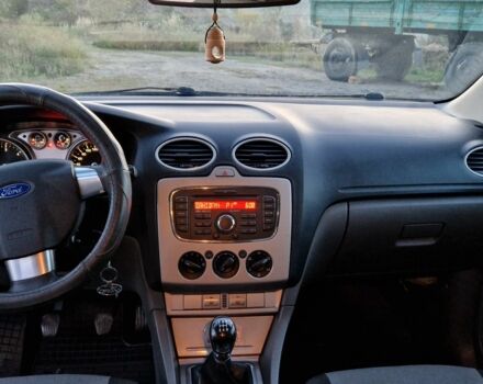 Серый Форд Фокус, объемом двигателя 1.6 л и пробегом 215 тыс. км за 5500 $, фото 6 на Automoto.ua