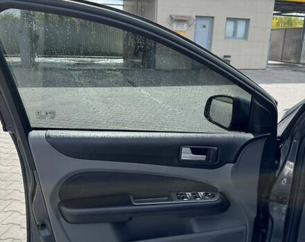 Серый Форд Фокус, объемом двигателя 1.6 л и пробегом 249 тыс. км за 5600 $, фото 6 на Automoto.ua