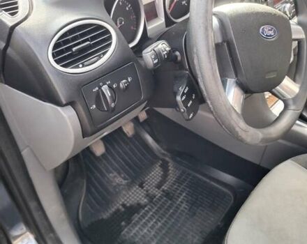 Серый Форд Фокус, объемом двигателя 1.6 л и пробегом 261 тыс. км за 5500 $, фото 8 на Automoto.ua