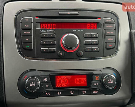 Серый Форд Фокус, объемом двигателя 1.56 л и пробегом 175 тыс. км за 5400 $, фото 13 на Automoto.ua