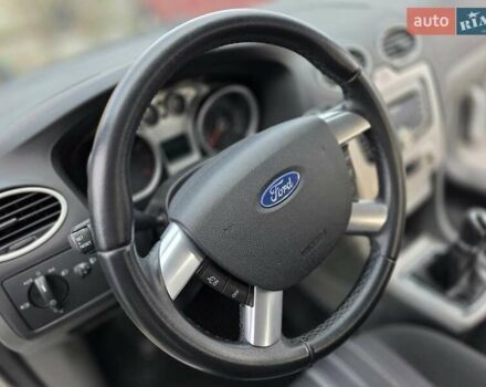 Серый Форд Фокус, объемом двигателя 1.6 л и пробегом 237 тыс. км за 5400 $, фото 4 на Automoto.ua