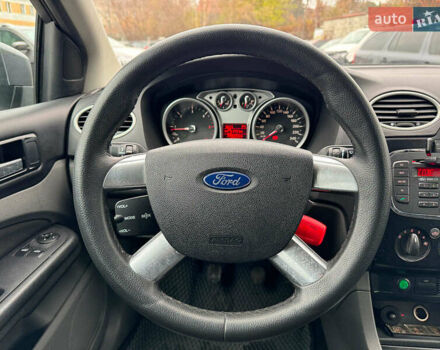 Сірий Форд Фокус, об'ємом двигуна 1.6 л та пробігом 300 тис. км за 5440 $, фото 24 на Automoto.ua