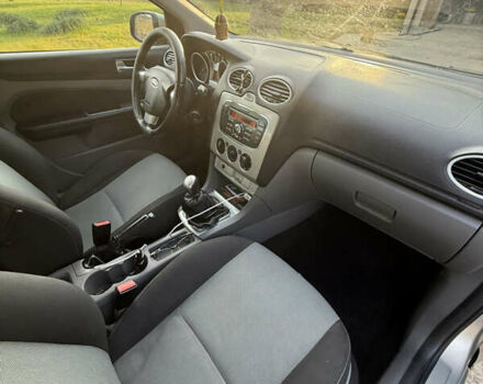 Серый Форд Фокус, объемом двигателя 1.6 л и пробегом 230 тыс. км за 4650 $, фото 13 на Automoto.ua