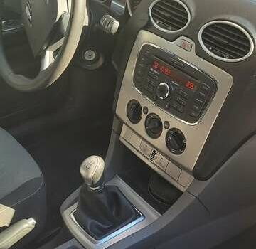 Сірий Форд Фокус, об'ємом двигуна 1.6 л та пробігом 212 тис. км за 6000 $, фото 1 на Automoto.ua