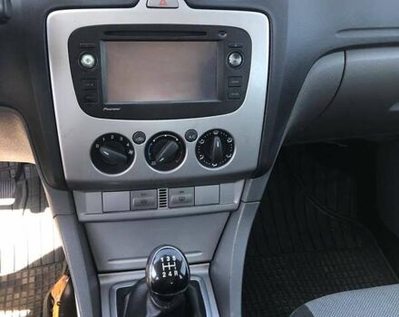 Сірий Форд Фокус, об'ємом двигуна 1.6 л та пробігом 194 тис. км за 6000 $, фото 3 на Automoto.ua