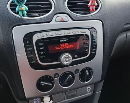 Серый Форд Фокус, объемом двигателя 1.6 л и пробегом 277 тыс. км за 6200 $, фото 7 на Automoto.ua